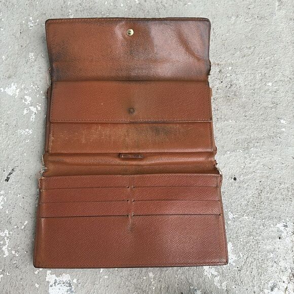 Vintage Louis Vuitton long wallet - Picture 3 of 11